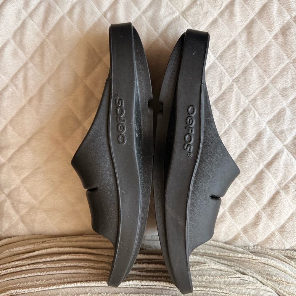 OOFOS Black Men's/Women's Slide Sandals - Picture 3 of 6